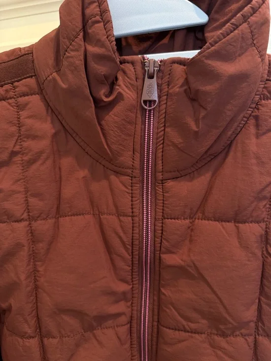 Pippa Packable Puffer Jacket in Bitter Chocolate - Picture 7 of 8
